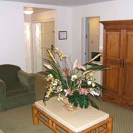 Castaways Resort And Suites Freeport Bagian luar foto