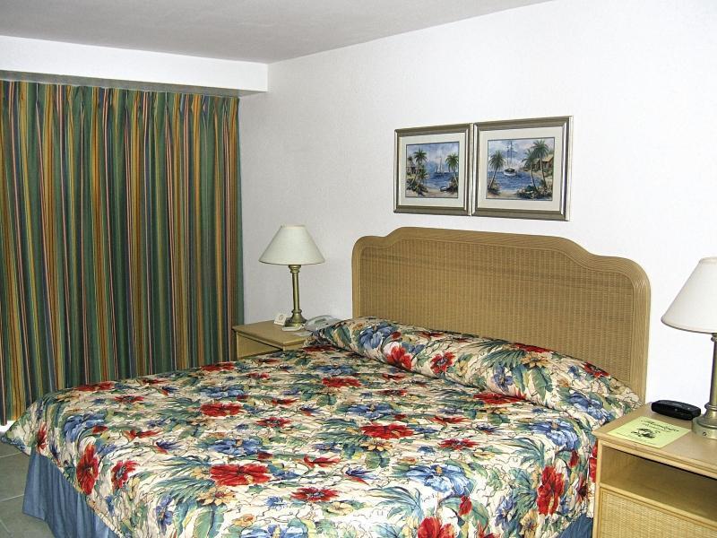 Castaways Resort And Suites Freeport Bagian luar foto