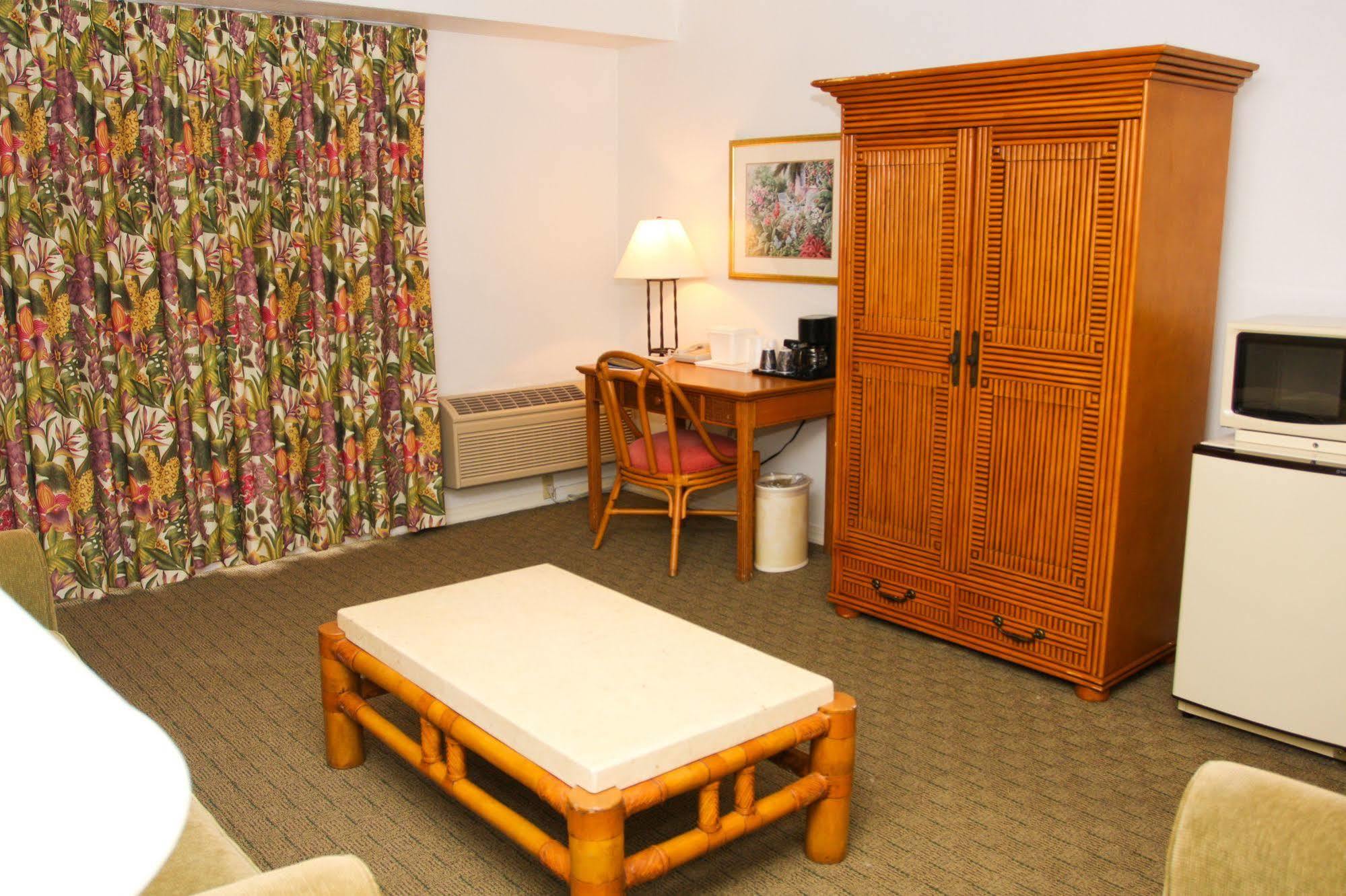 Castaways Resort And Suites Freeport Bagian luar foto