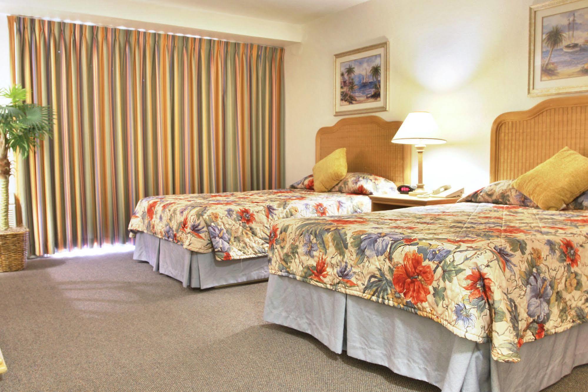 Castaways Resort And Suites Freeport Bagian luar foto