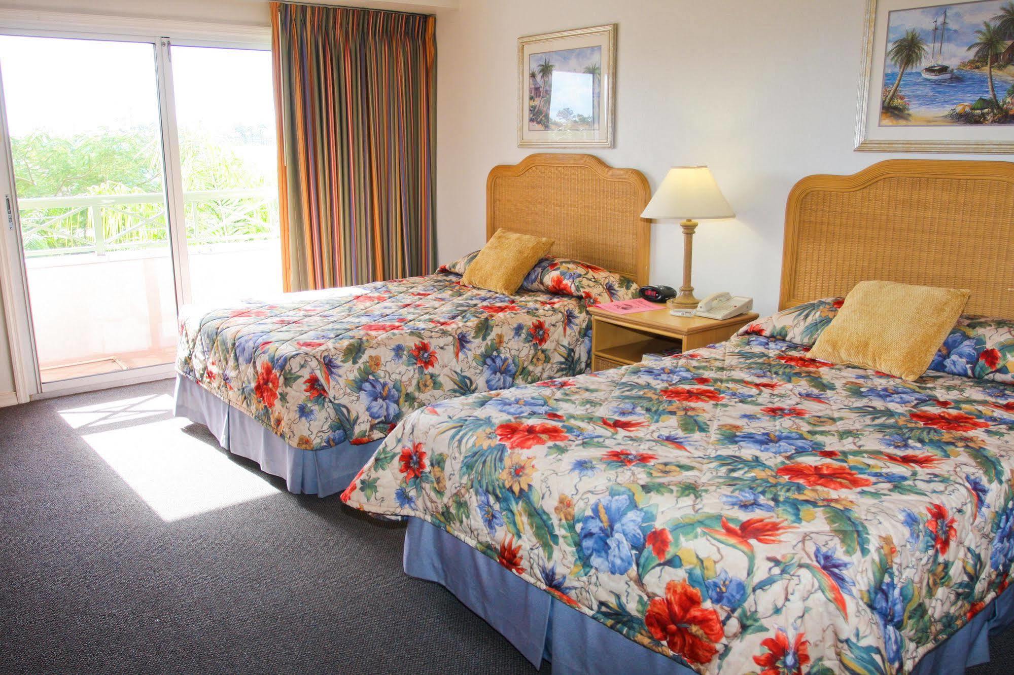 Castaways Resort And Suites Freeport Bagian luar foto