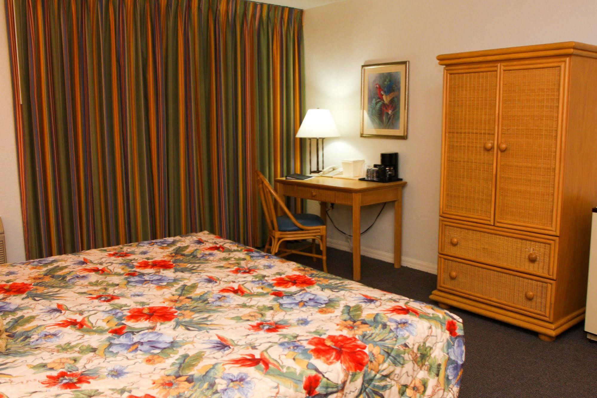 Castaways Resort And Suites Freeport Bagian luar foto