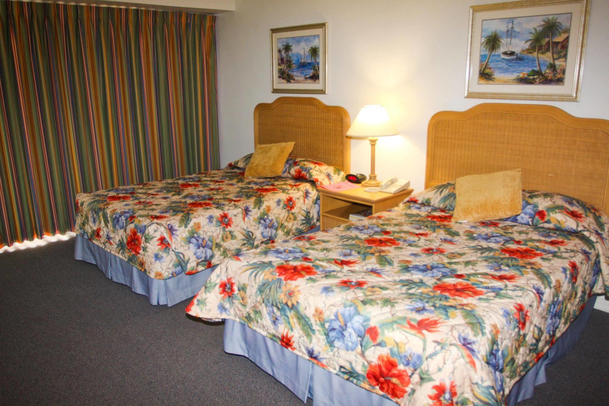 Castaways Resort And Suites Freeport Bagian luar foto