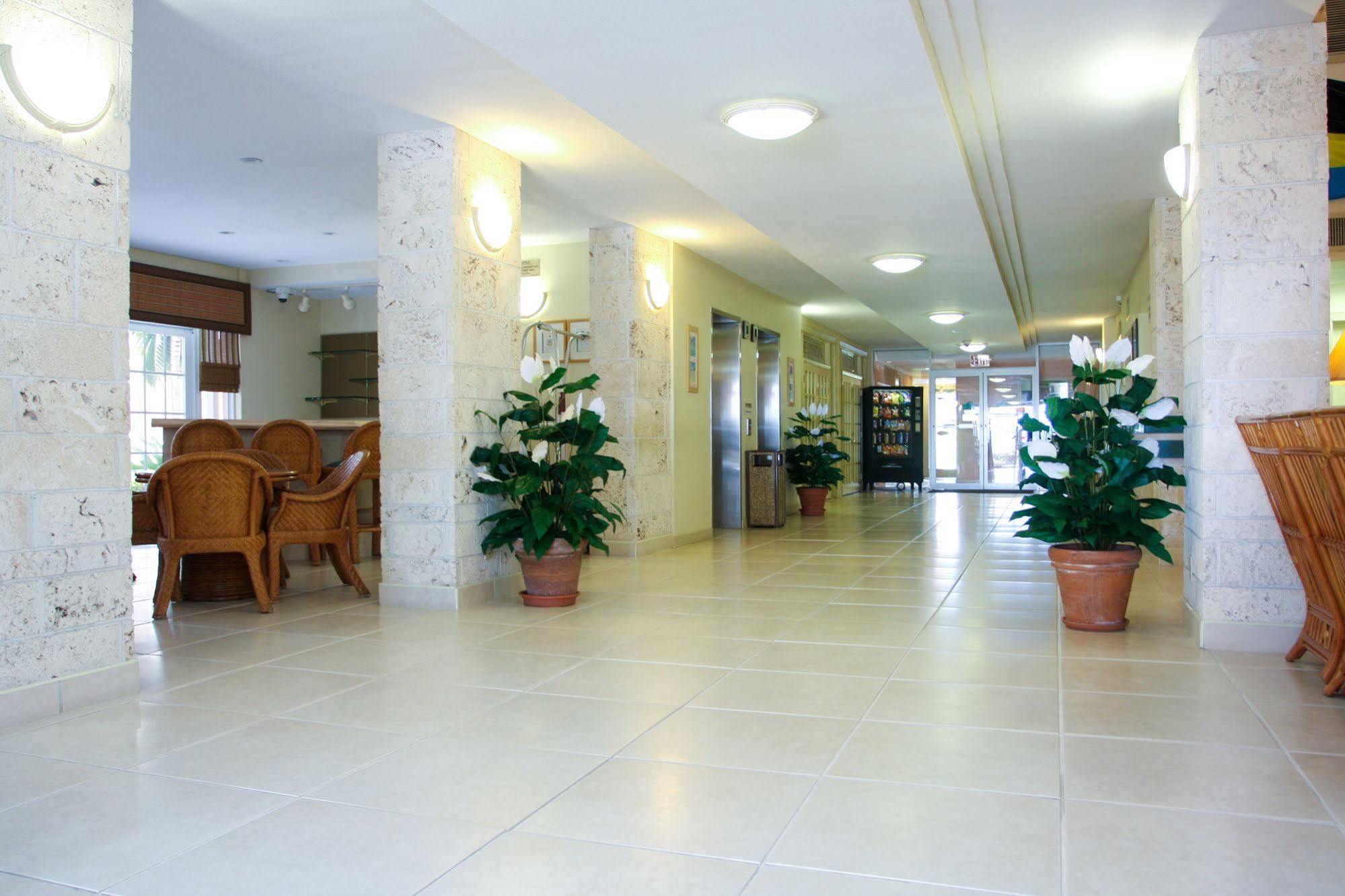 Castaways Resort And Suites Freeport Bagian luar foto