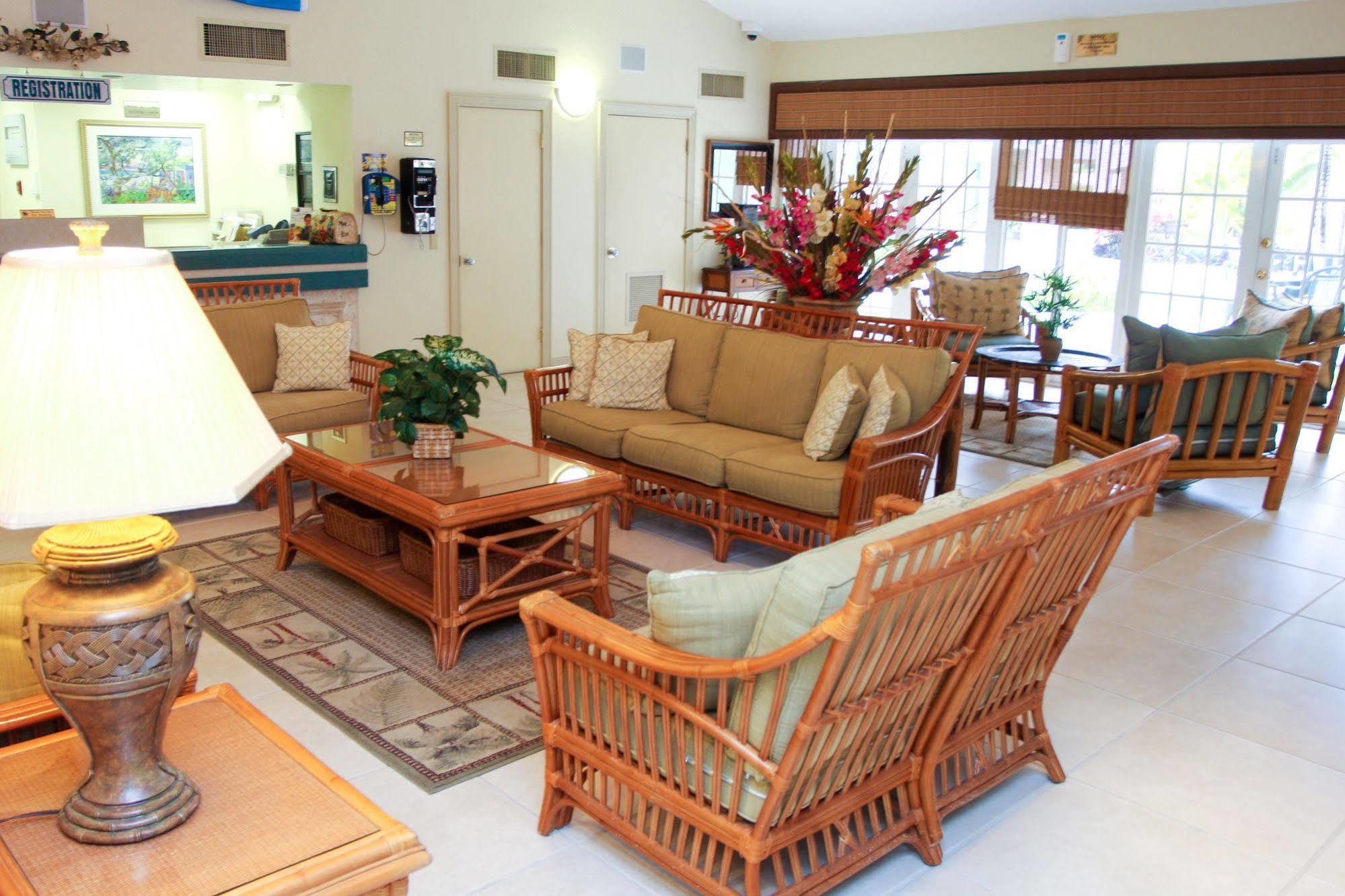 Castaways Resort And Suites Freeport Bagian luar foto